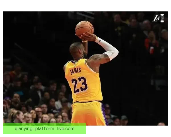 勒布朗复出五场全胜背靠背三双创六项纪录