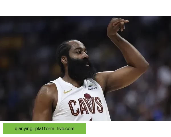 哈登高效掌控比赛20战15胜29分钟轻松砍下17分14助攻引热议